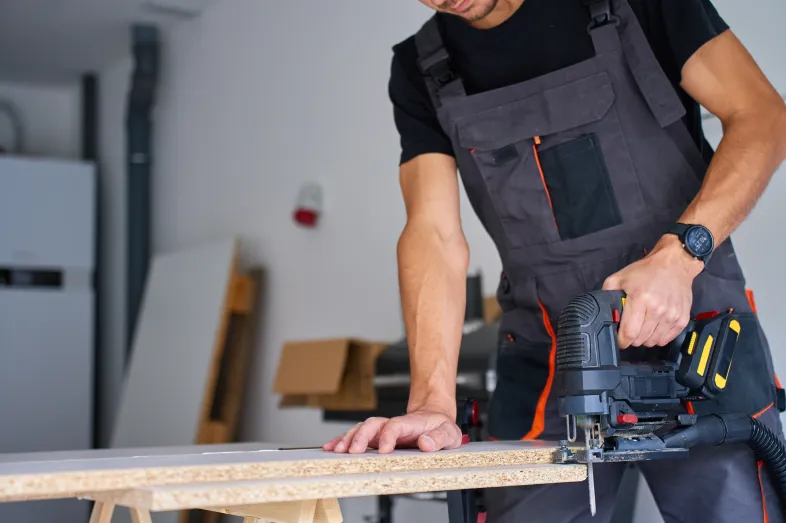 
Aanbouw woning met zwarte kozijnen